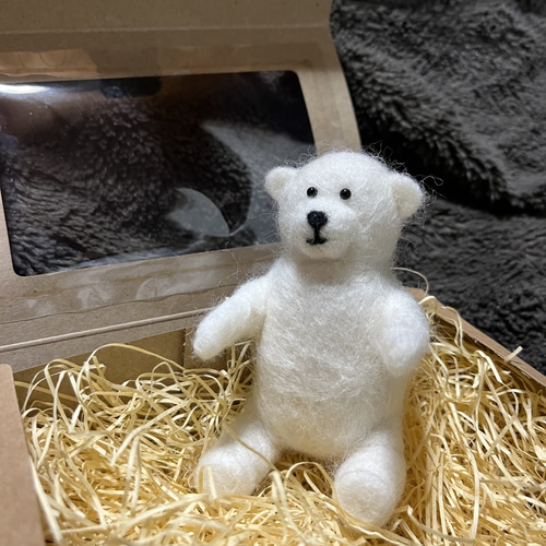 お座りくまさんの羊毛フェルト ホワイト 羊毛フェルト ekechin 通販