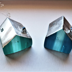 ガラスの家　置物　マット銀彩屋根　青と緑 2枚目の画像