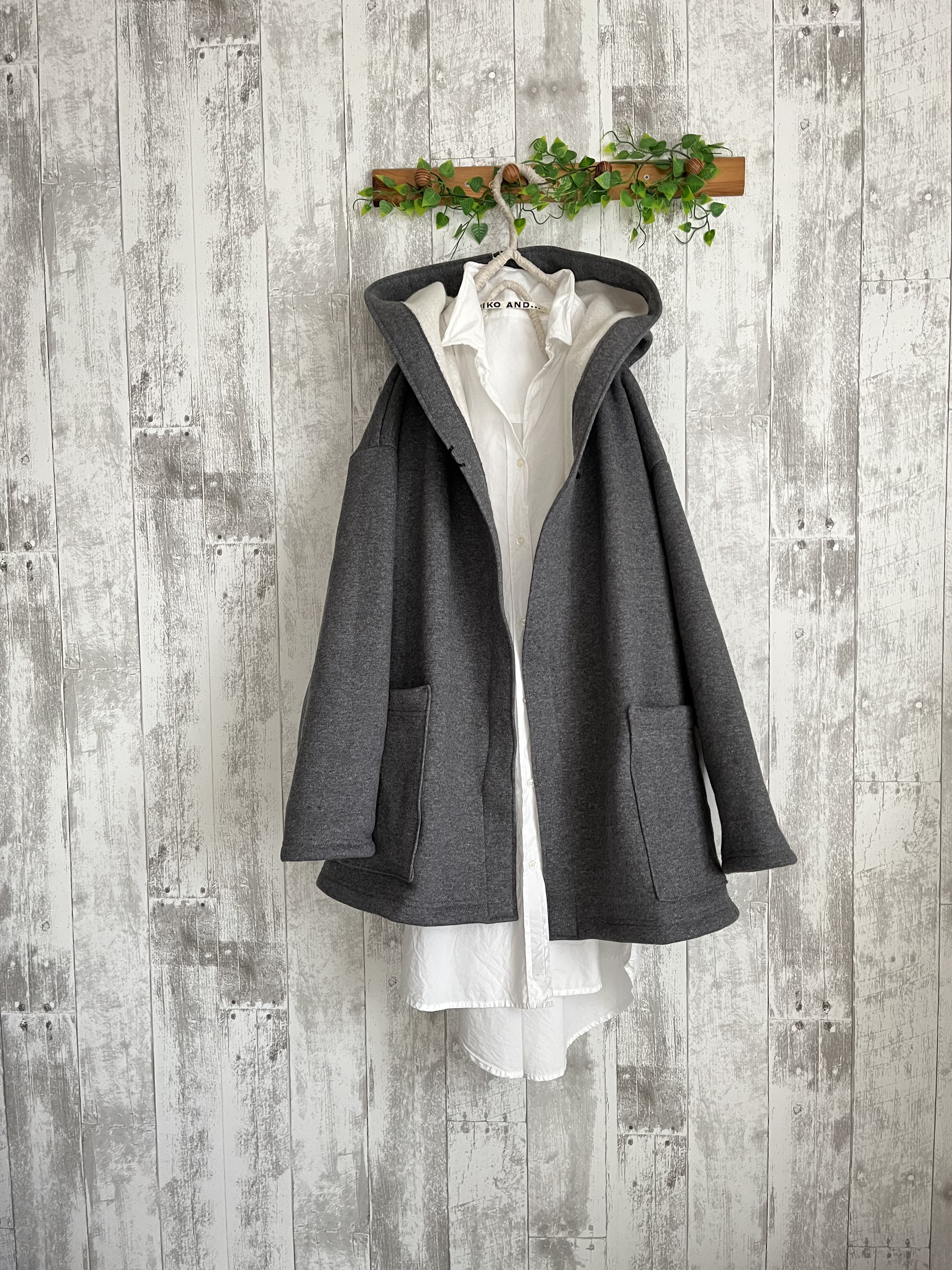 春秋グレーふわふわ裏起毛ニットフード付きジャケット 11,100円