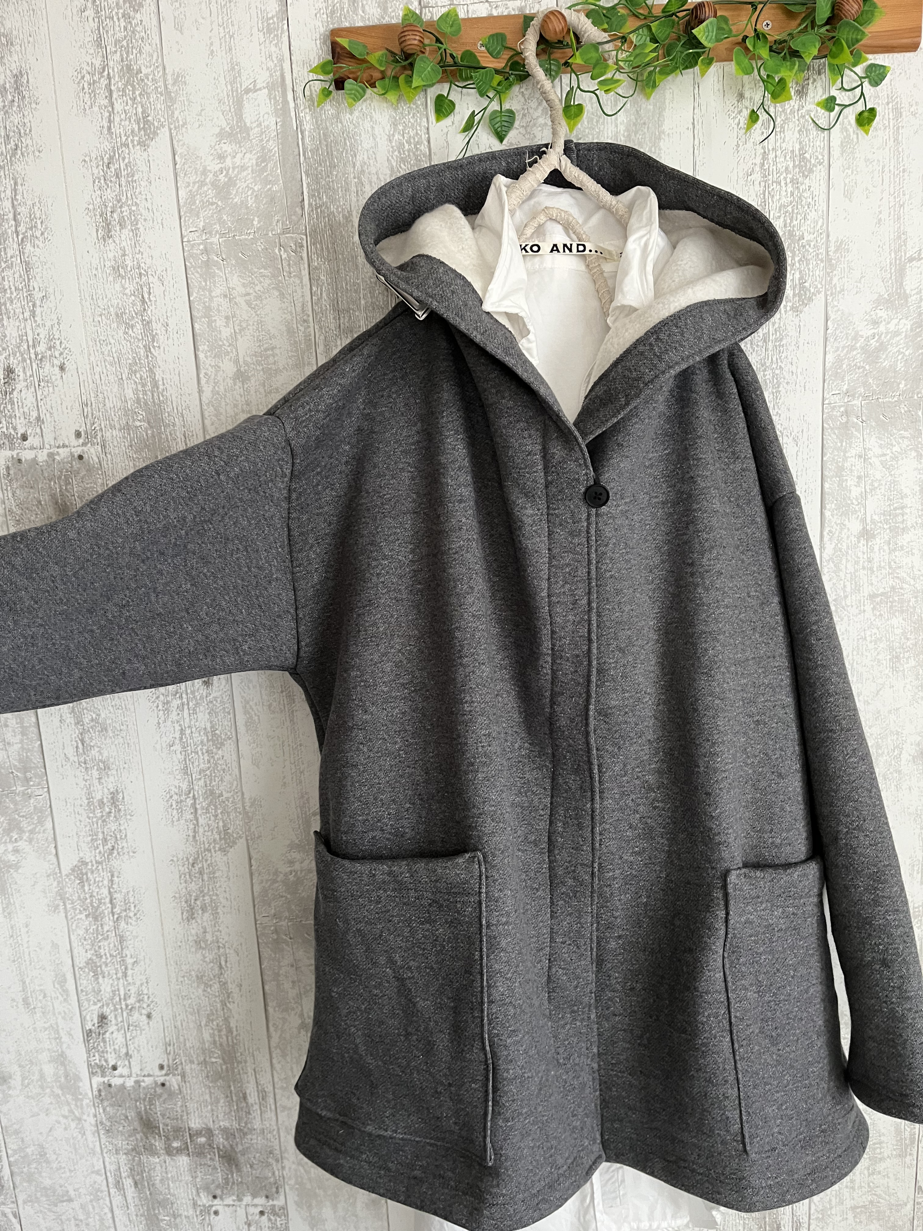 ayaneグレー フード付き ニットジャケット 春秋グレーふわふわ裏起毛ニットフード付きジャケット