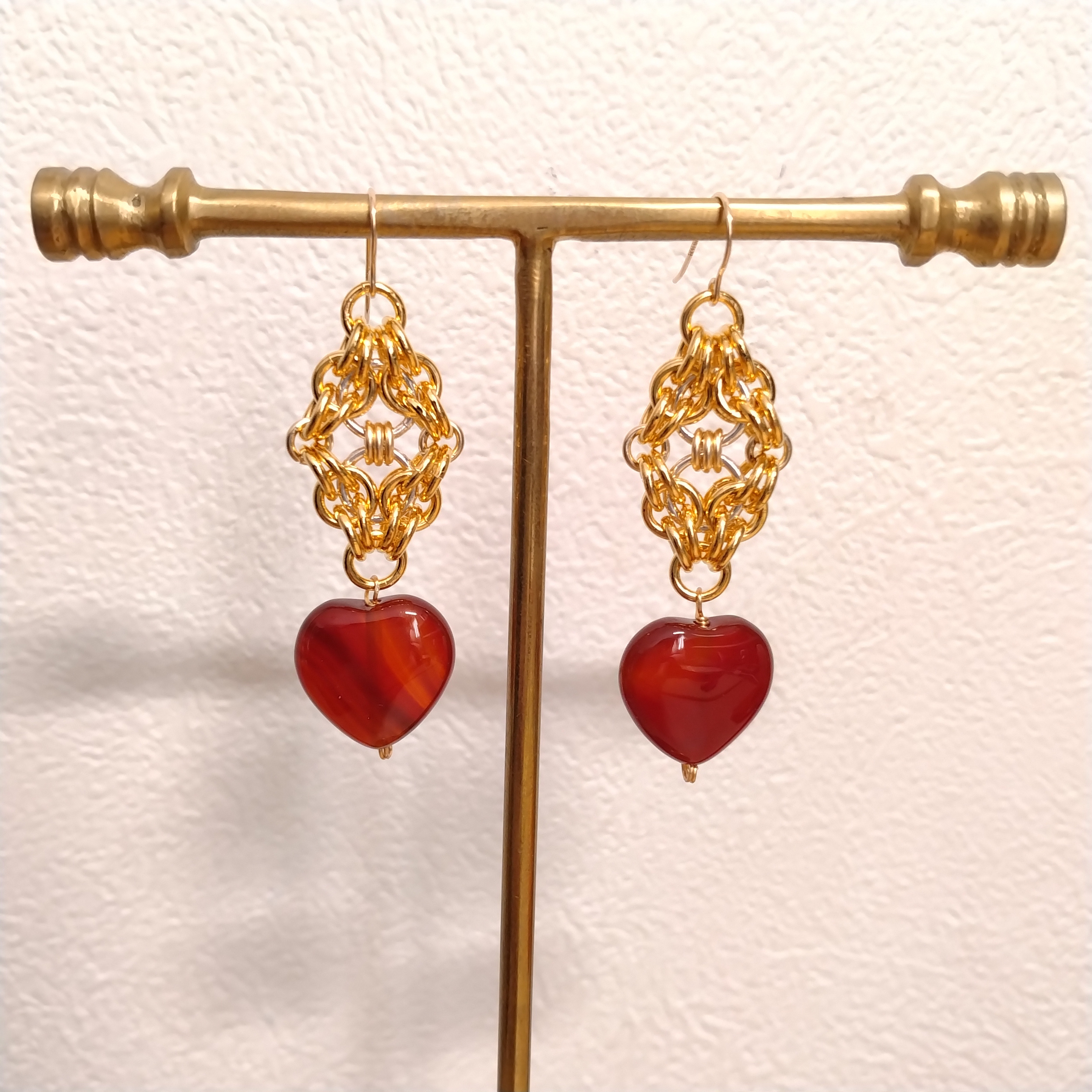 14KGFフックピアス / ハートシェイプレッドアゲートとダイヤ型チェインメイルピアス