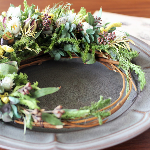 カズラのリース クルクルっと束ねた初雪カズラのベースで作った、ドライフラワーリース