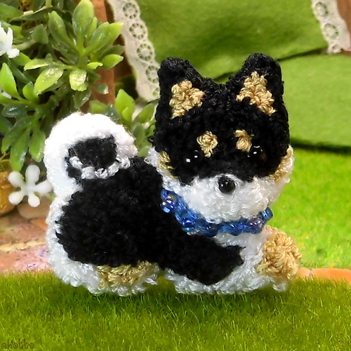 ふわもこ刺繍の柴犬(黒柴) ブローチ NO.01 ブローチ akotto フリステ 