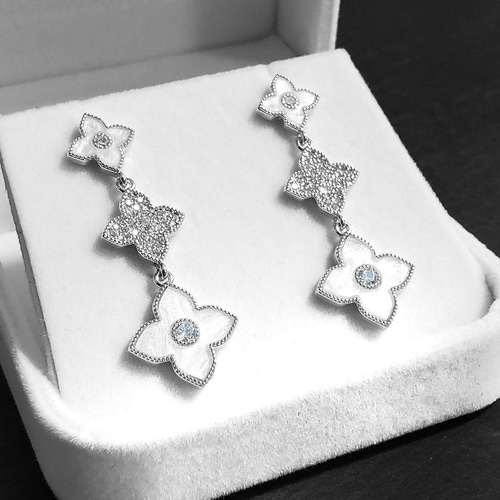 初売り初売り マザーオブパール 幸せのクローバー 白蝶貝 ピアス ピアス アクセサリー
