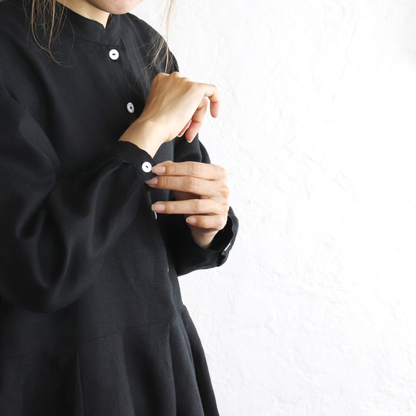亞麻立領翻褶連身裙（黑色） OP11 第9張的照片