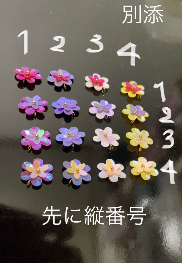 メタルフラワーとスパンコールの花のピアス 3枚目の画像