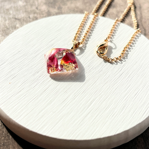 2024年のクリスマスの特別な衣装 薔薇の水面ネックレス 秋色 / ドライフラワー / レジン / ネックレス・ペンダント