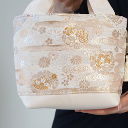 [金色 Kamon 草花絲綢腰帶 Remake 輕便手提袋] 非常適合日常使用、婚禮、派對和正式包包。 第2張的照片