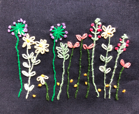 刺繍のハンカチ☆ワイルドガーデン 2枚目の画像