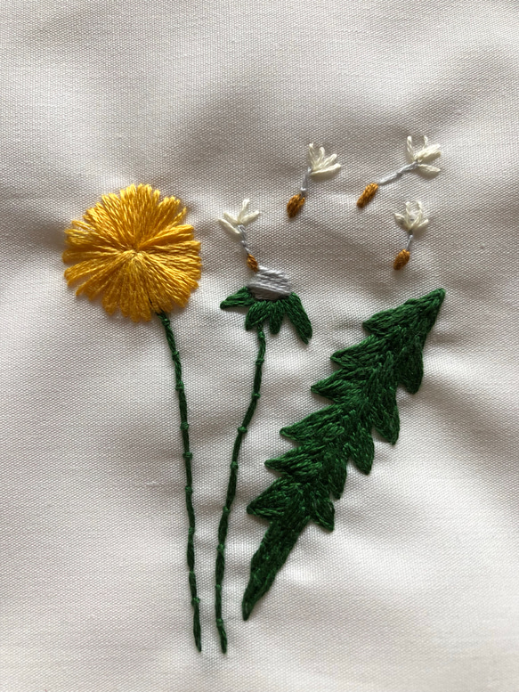 刺繍のハンカチ☆タンポポ 2枚目の画像