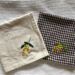 刺繍のハンカチ☆ミモザ 3枚目の画像