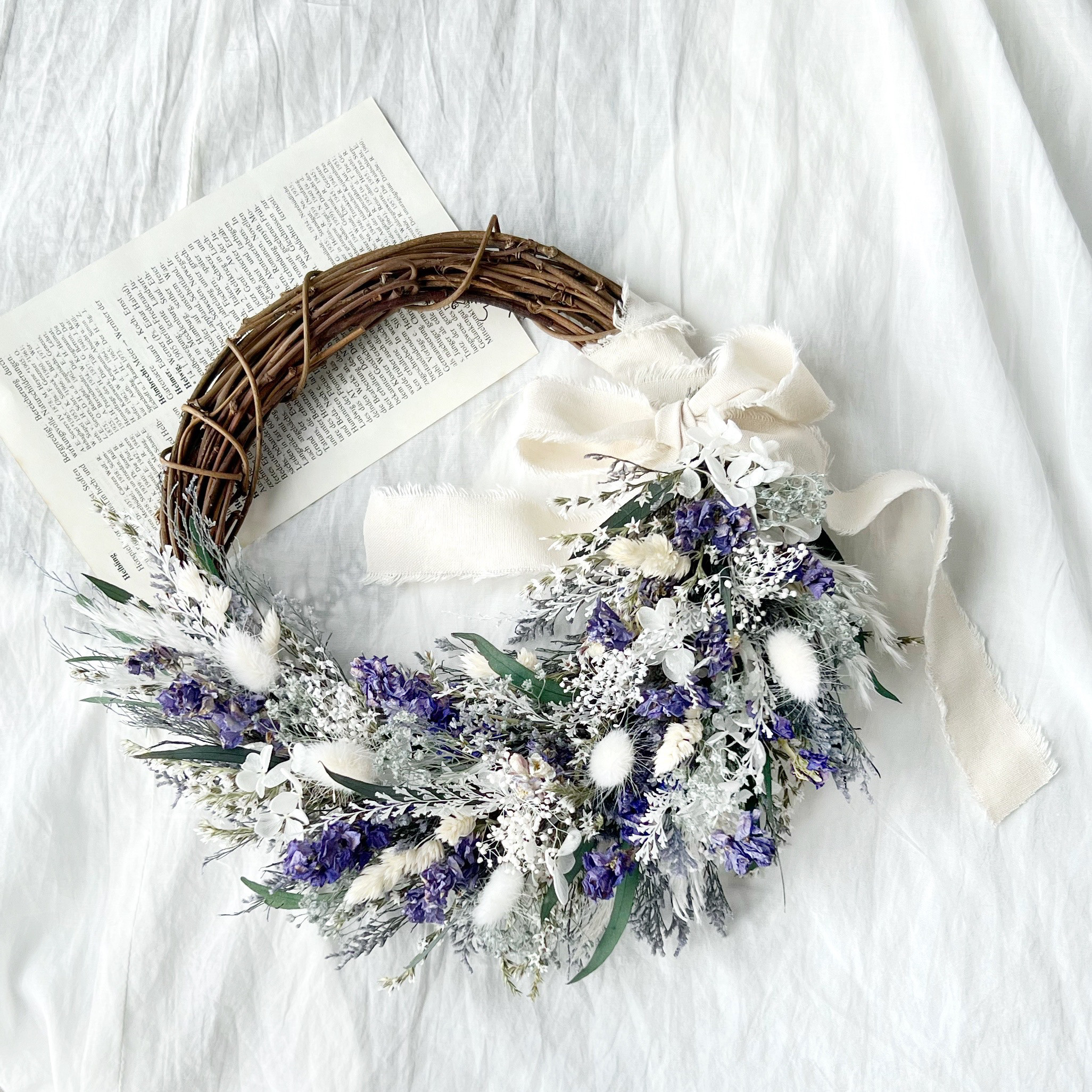 クレッセントリースM デルフィブルー　プリザーブドフラワー　リース　誕生日　ウェディング　結婚祝い