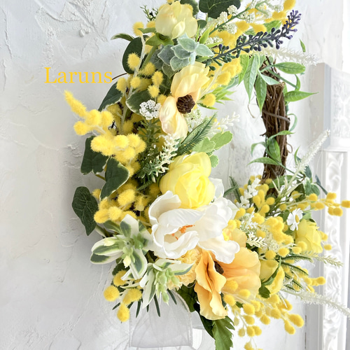 ミモザとラナンキュラスとクリスマスローズのスプリングリース 玄関