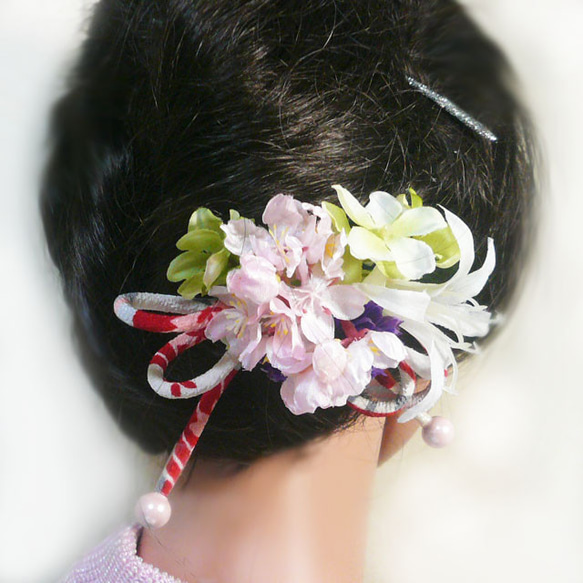 髪飾り 花 桜菊ネリネ 和柄紐付 ピンク 結婚式 成人式 卒業式 振袖 袴 着物 浴衣 2枚目の画像