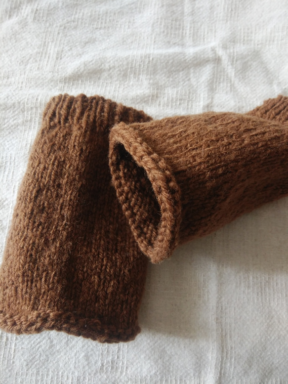 手紡ぎ羊毛のアンクルウォーマー(胡桃染) 3枚目の画像