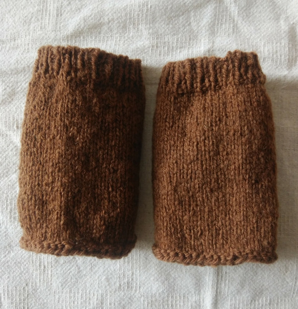 手紡ぎ羊毛のアンクルウォーマー(胡桃染) 2枚目の画像