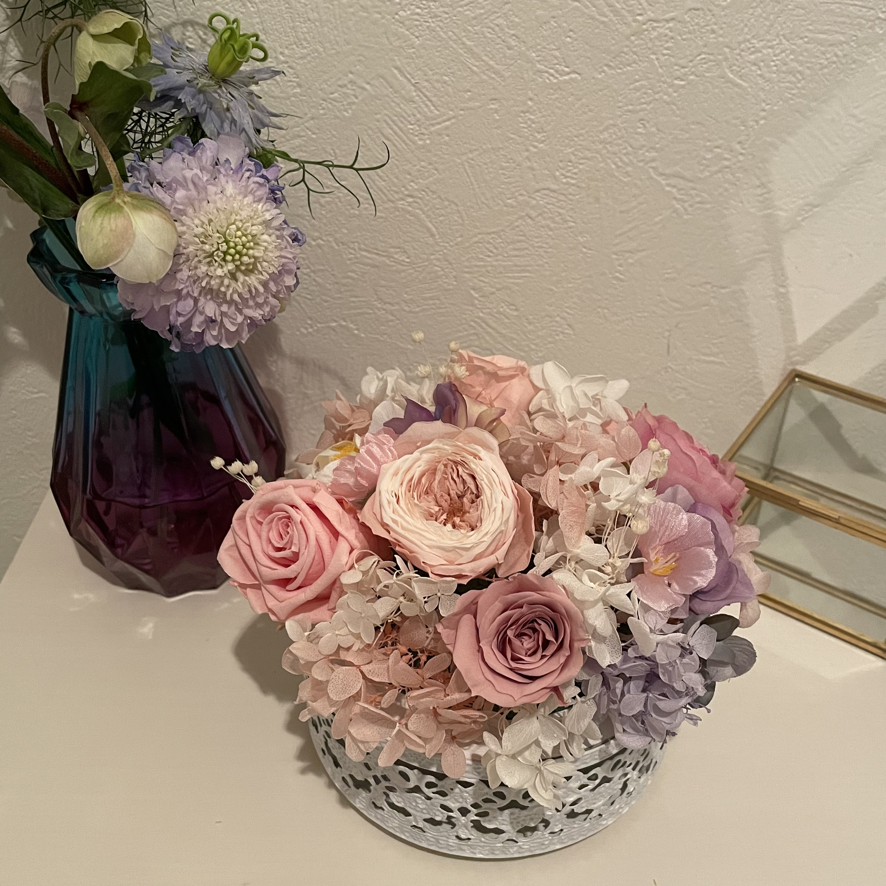 春の誕生花2026　桜とローズのアレンジメント　ピンクホワイト　ころんと可愛いてまりローズ　母の日　送別ギフト