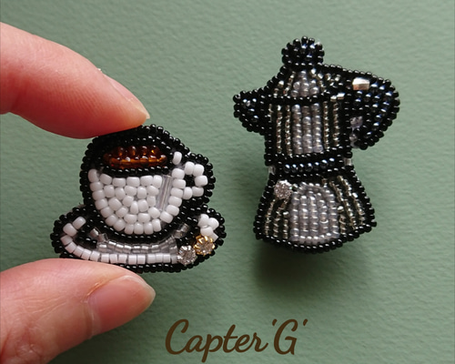 カフェシリーズ】コーヒーカップビーズ刺繍ブローチ ブローチ Capter