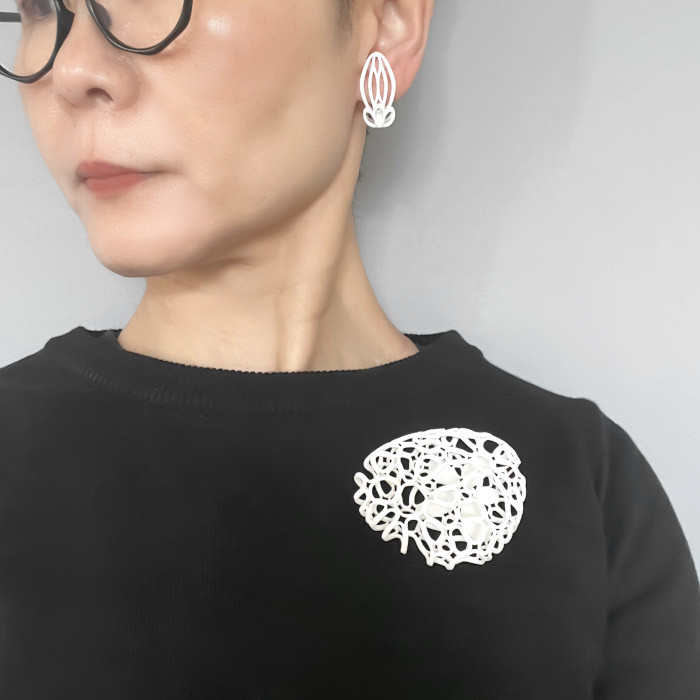 アモルファス　ブローチ