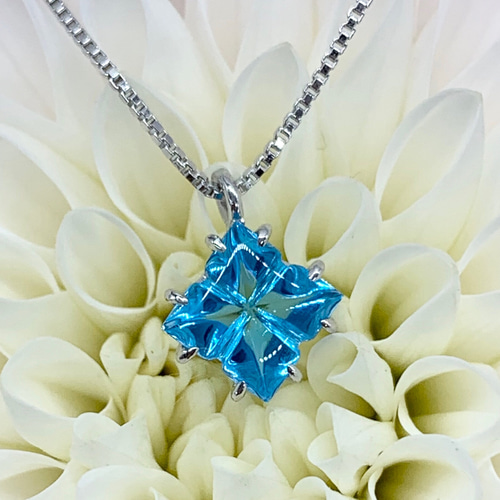 11月の誕生石】紫陽花 ブルートパーズ フラワー シルバーネックレス L  