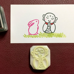 斜め見で祈るお地蔵様の消しゴムはんこ（持ち手つき） はんこ