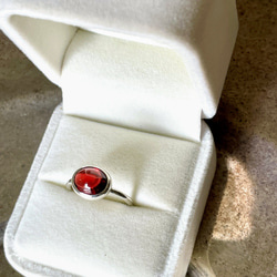 深紅 ガーネット 天然石 シルバーリング フォーマル シンプル　赤い指輪　ご褒美ジュエリー　ザクロ石 3枚目の画像