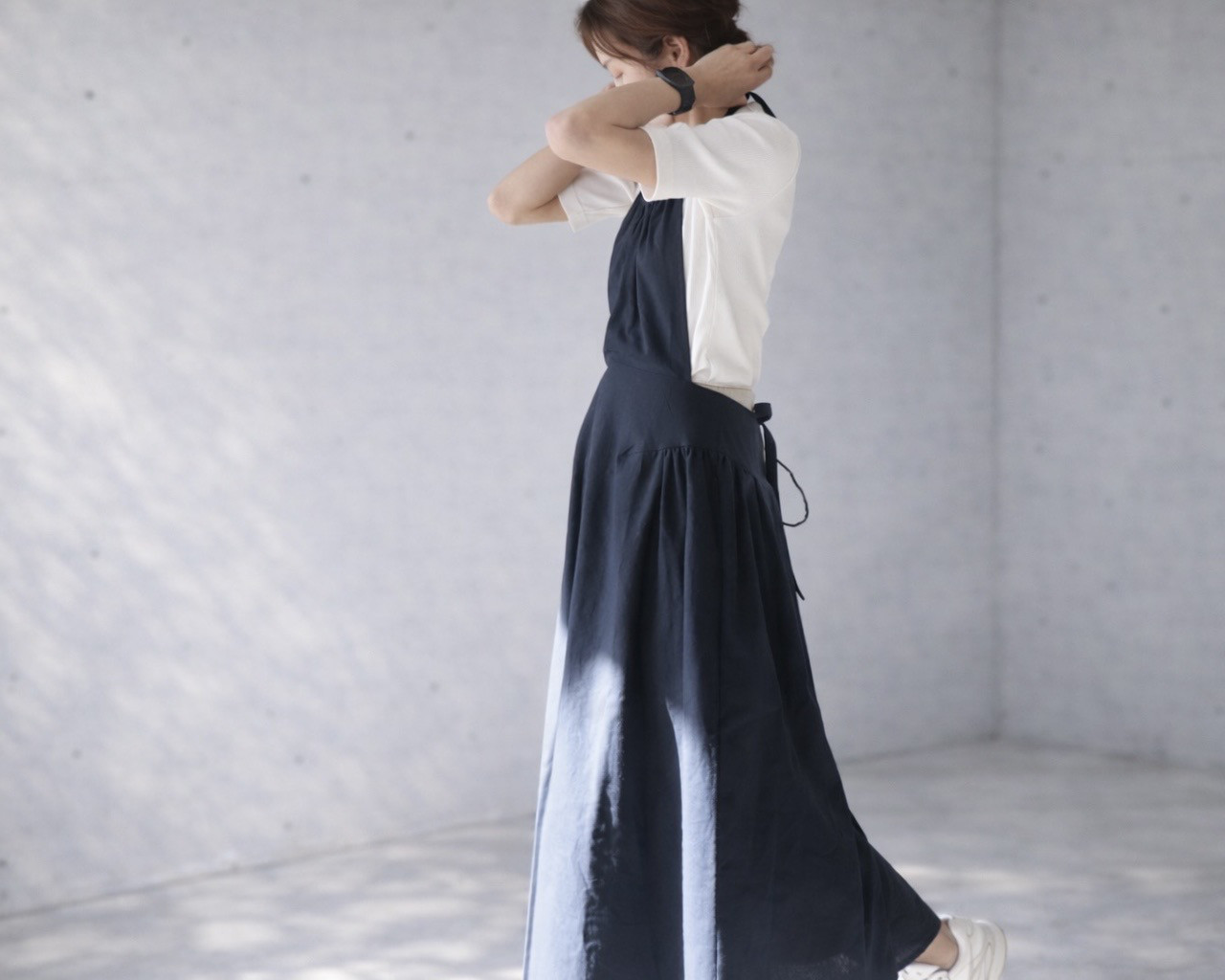 一味違うお洒落リネンエプロン／柔らかコットンリネンヴィンテージ加工サイドギャザーデザインエプロン／ブラック