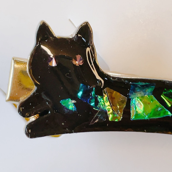 猫の日✴︎寝そべる胴の長い猫のヘアピン（黒い猫） 3枚目の画像