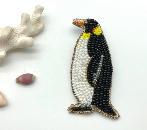ビーズ刺繍ブローチ～ペンギン 1枚目の画像