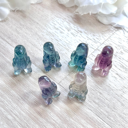 選択】フローライト（蛍石） 恐竜 / 怪獣 彫刻 1頭 25mm 天然石