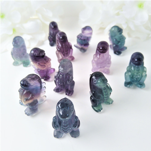 選択】フローライト(蛍石) 恐竜 / 怪獣 彫刻 1頭 25mm 天然石 選択】フローライト(蛍石) 恐竜 / 怪獣 彫刻 1頭 25mm 天然石