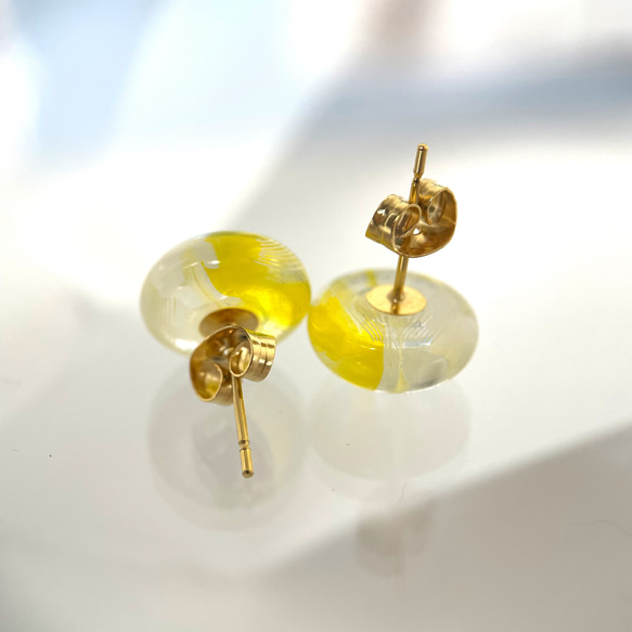 レースガラスのピアス ミモザイエロー【春色新作2023】 6枚目の画像