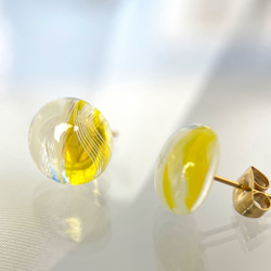 レースガラスのピアス ミモザイエロー【春色新作2023】 4枚目の画像
