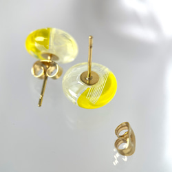 レースガラスのピアス ミモザイエロー【春色新作2023】 8枚目の画像