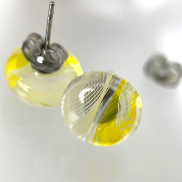 レースガラスのピアス ミモザイエロー【春色新作2023】 11枚目の画像