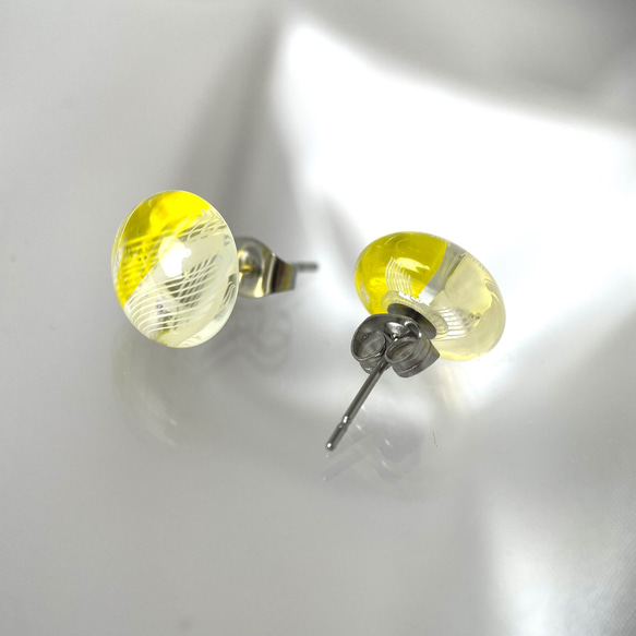 レースガラスのピアス ミモザイエロー【春色新作2023】 9枚目の画像