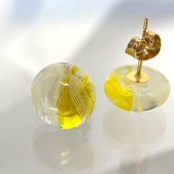 レースガラスのピアス ミモザイエロー【春色新作2023】 1枚目の画像