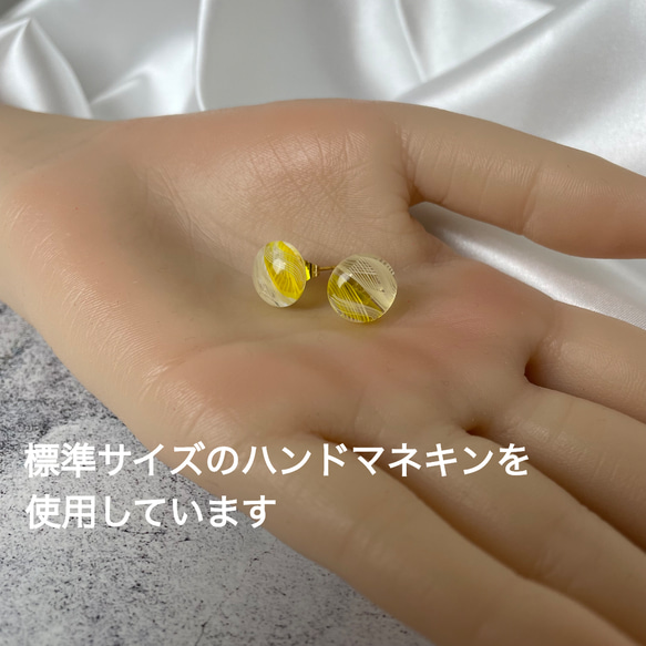 レースガラスのピアス ミモザイエロー【春色新作2023】 5枚目の画像