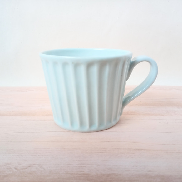 白磁しのぎマグカップ　大きめ　カフェオレ　スープカップにも　シンプル　ナチュラル 1枚目の画像