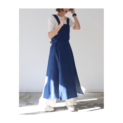 岡山児島デニムジャンパースカート／大胆なスリットバックリボンがポイントのデニムワンピース／エプロンワンピース／ブルー 5枚目の画像