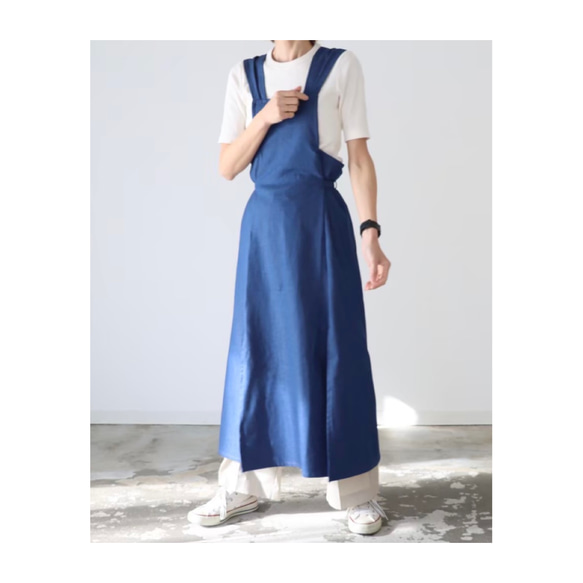 岡山児島デニムジャンパースカート／大胆なスリットバックリボンがポイントのデニムワンピース／エプロンワンピース／ブルー 8枚目の画像