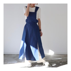 岡山児島デニムジャンパースカート／大胆なスリットバックリボンがポイントのデニムワンピース／エプロンワンピース／ブルー 1枚目の画像