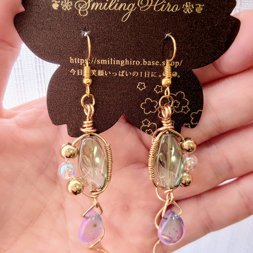 ❀ワイヤーアクセサリー❀ビーズとカールワイヤーのピアス(クリア