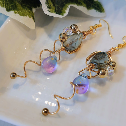 ❀ワイヤーアクセサリー❀ビーズとカールワイヤーのピアス(クリア