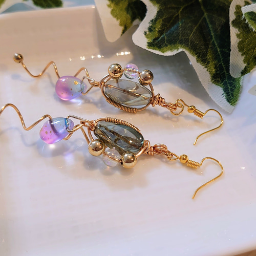 ❀ワイヤーアクセサリー❀ビーズとカールワイヤーのピアス(クリア