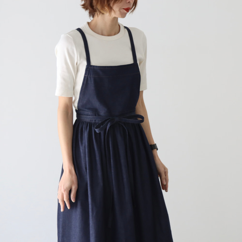 岡山児島デニムで仕立てた、ギャザーたっぷりエプロン／ライトオンス