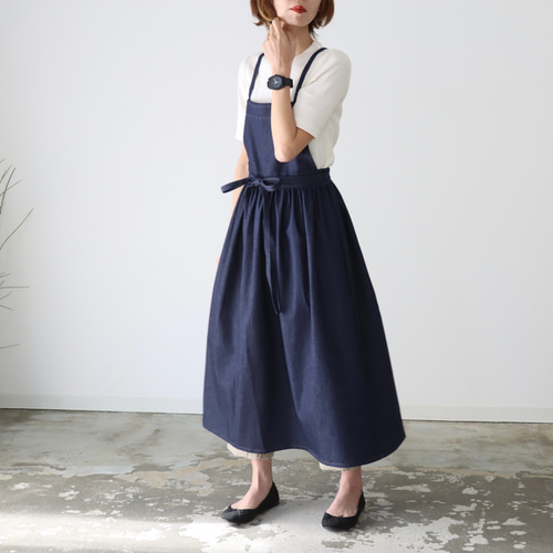 岡山児島デニムで仕立てた、ギャザーたっぷりエプロン／ライトオンス