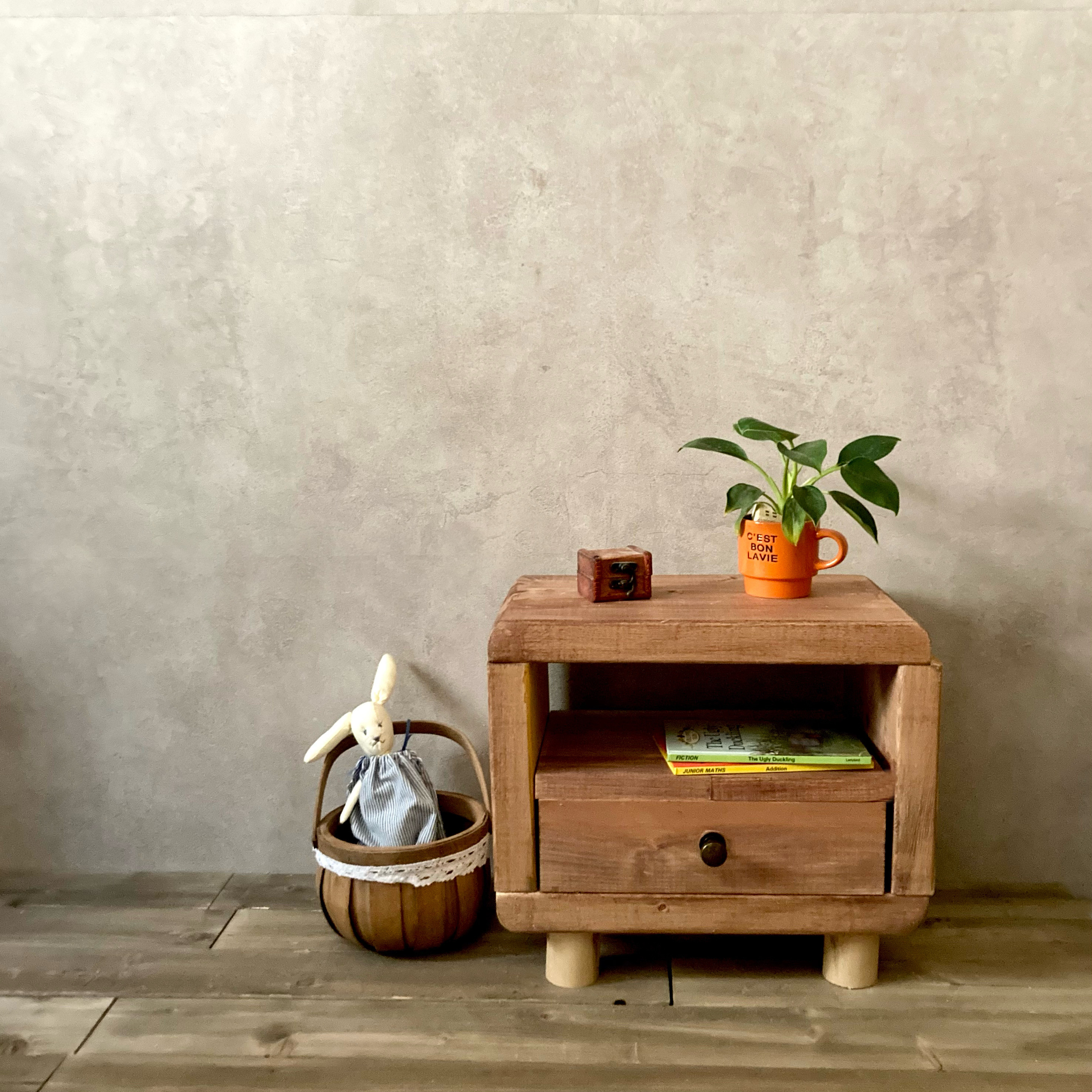 丸くてかわいい　玄関ベンチ　スツール　　ソファーテーブル オットマン　木製　1段引き出し　ブラウン