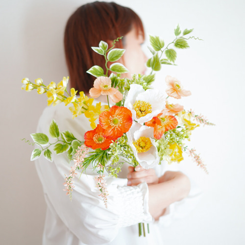 即納可能】ビタミンカラーの韓国風クラッチブーケ ブーケ ahflowers
