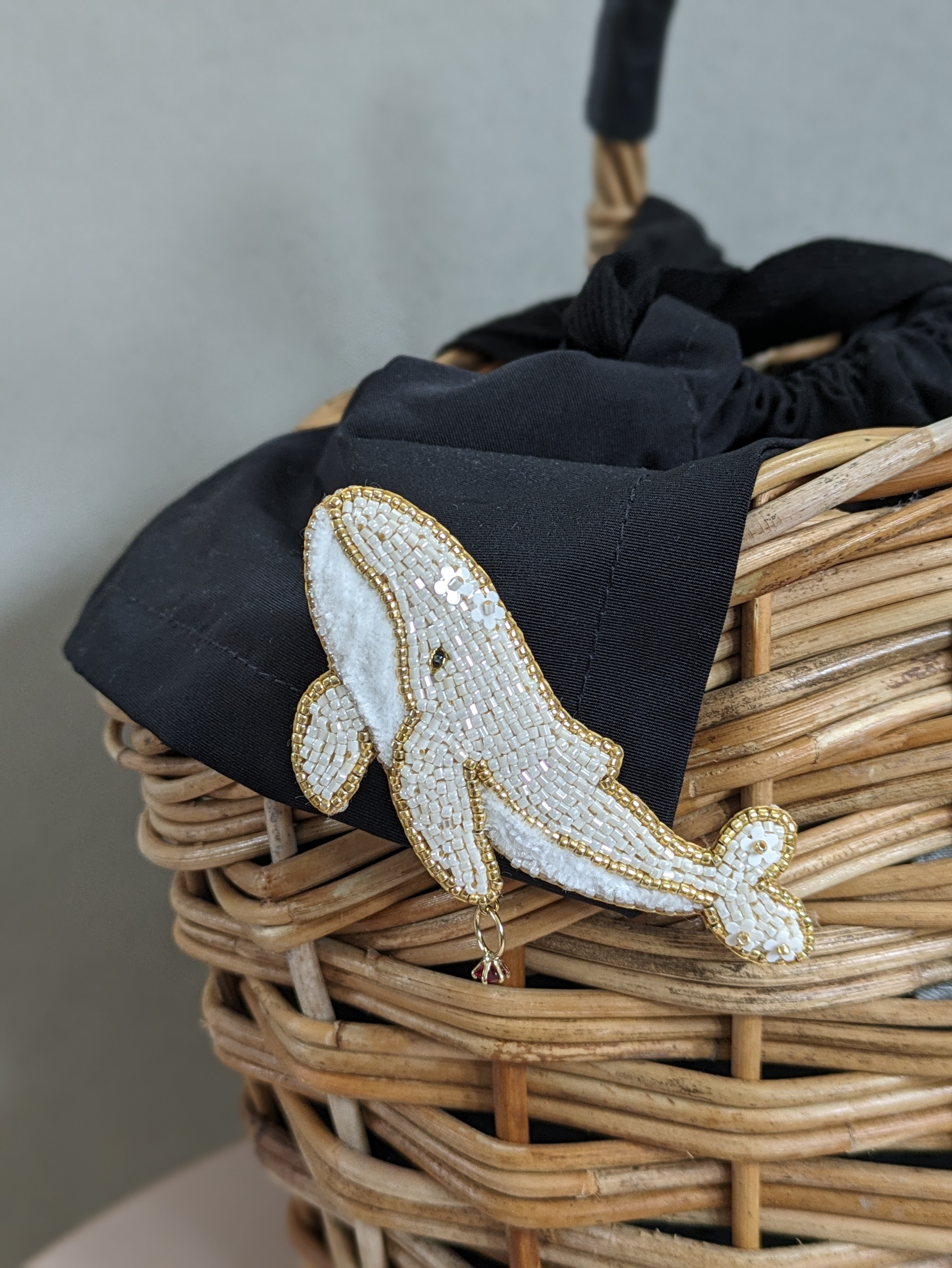 【ブローチ】ザトウクジラと誕生石